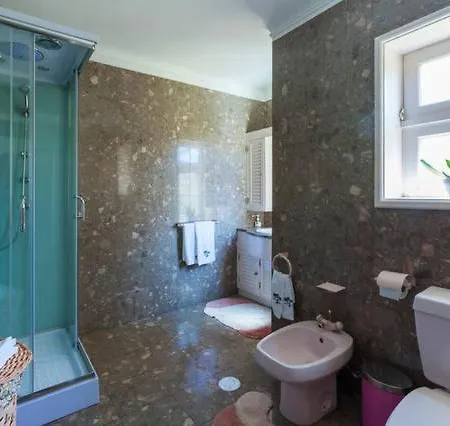 Pool & Sea Oporto منزل للإقامة إسبِنو