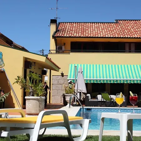Pool & Sea Oporto منزل للإقامة إسبِنو