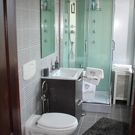 Δωμάτια σε οικογενειακή κατοικία Pool & Sea Oporto *