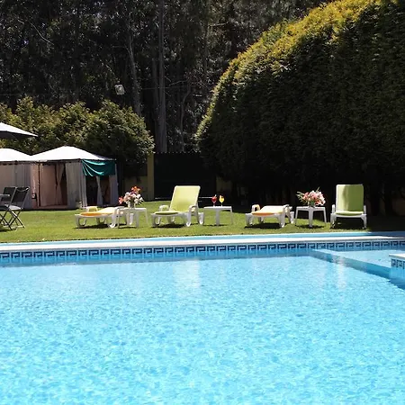 Δωμάτια σε οικογενειακή κατοικία Pool & Sea Oporto *